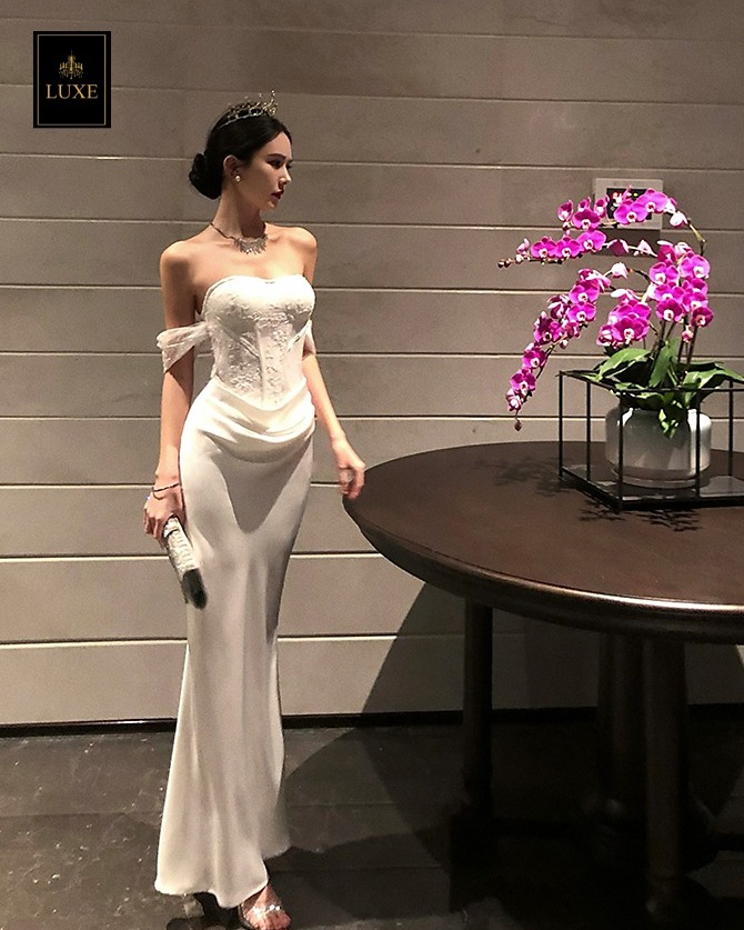 เดรสแฟชั่น เดรสเสื้อเกาะอกผ้าลูกไม้โครเชต์ แต่งผ้าคล้องแขน ผ้านุ่ม ยืดหยุ่นเล็กน้อย