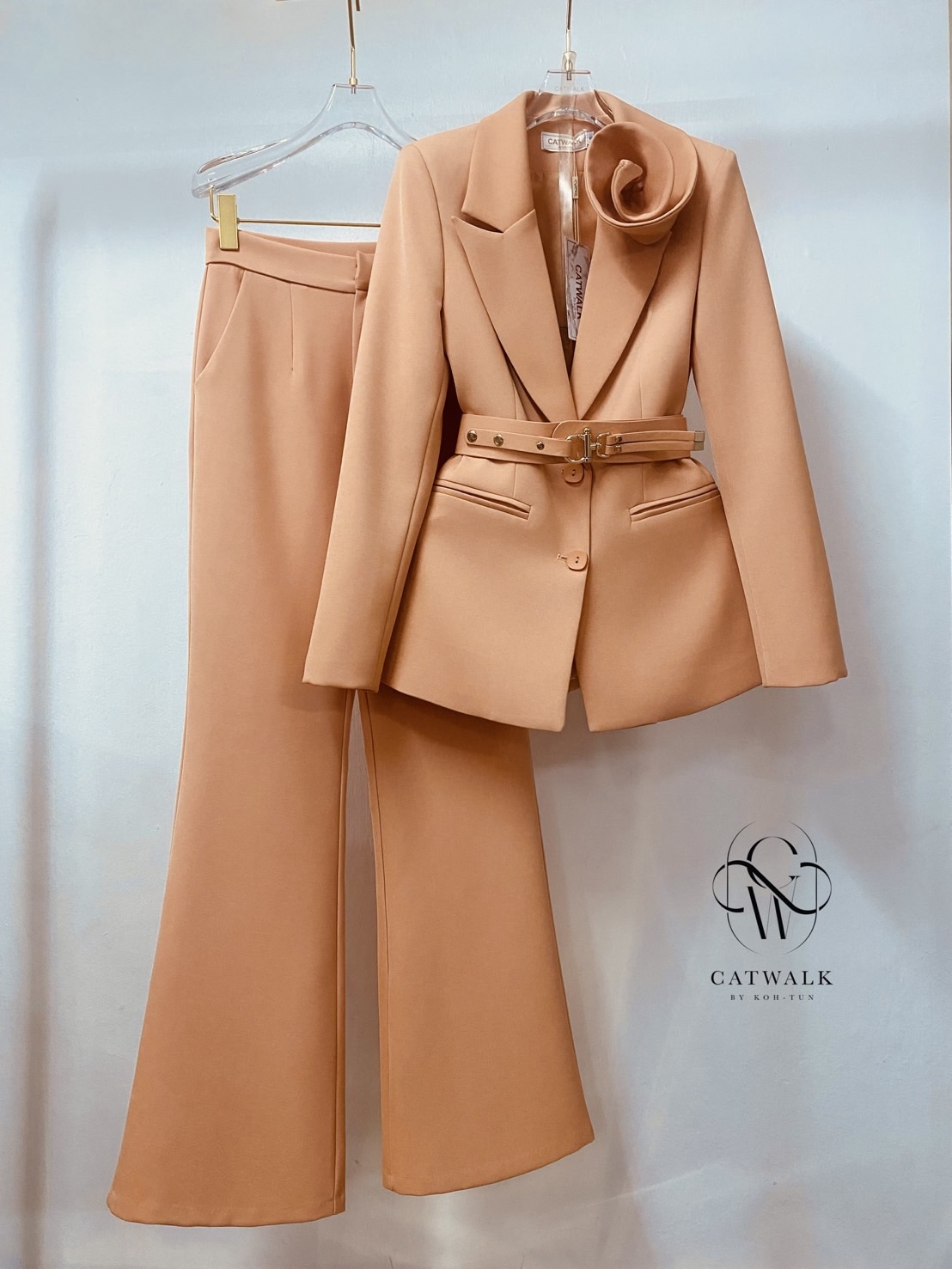 ชุดเซทแฟชั่น กับSet BLAZERปกดอกไม้+เข็มขัด+กางเกงทรงสวย
