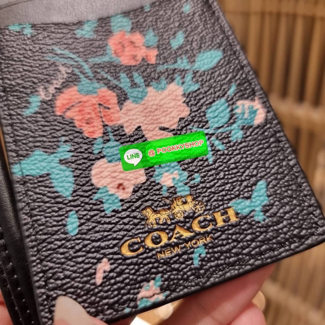 กระเป๋าใส่บัตรคล้องคอ Coach card holder ราคาพิเศษสุดๆ!!! ของหายาก!! ง่ายๆแบบไม่ธรรมดา!! คลาสสิคแต่มีดีเทลโดดเด่น!! กระเป๋าถนอมบัตร พร้อมสายคล้องคอ ดีไซน์ลวดลายสวย ดูดีทุกแบบ ใช้งานง่าย พกพาสะดวก จะใส่บัตรพนักงาน บัตรเครดิต บัตรปชช. ใบขับขี่ และบัตรอื่นๆที