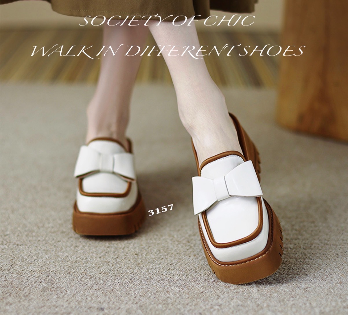 สวยไม่ไหว ใช้ความสวยเปลืองมากแม่!! กระชากสายตาทุกคู่ ให้หยุดอยู่ที่น้องเปิดส้นหนังแก้ว คนสวย สุดเทห์ คู่นี้ ให้ฟิวหลากหลายอารมณ์ ใส่ทำงานก็ได้ ใส่เที่ยวก็ดี ได้ทั้งความเพรียวสวยและสบายหายห่วง เรียบร้อยได้ เท่ห์ เก๋ ปรับได้ทุกลุค จนทุกคนต้องอุทาน Oh!! My ,