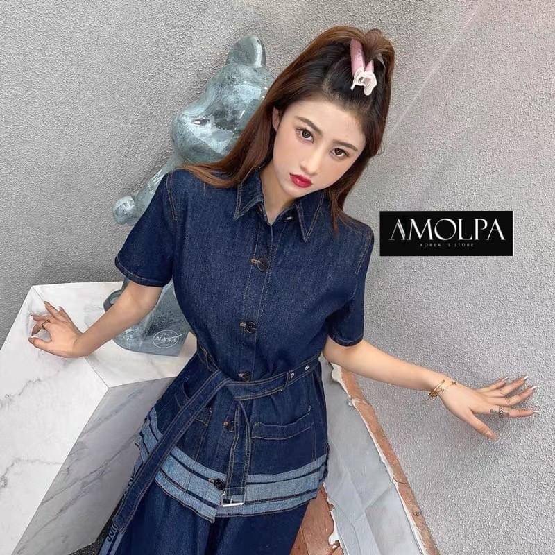 SET TOP+SKIRT CHRISTIAN DIOR DENIM มาให้ช๊อปทั้งเสื้อและกระโปรง สำหรับแบรนด์ CHRISTIAN DIOR คอลเลคชั่นใหม่ งานผ้ายีนส์คุ้มค่าต่อการครอบครองมากกกก สุดคุ้ม ตัวเสื้อเป็นเสื้อคอปกกระดุมหน้า มาพร้อมเข็มขัดยีนส์ หลังปลายเสื้อทออักษร CHRISTIAN DIOR มาพร้อมกระโปร