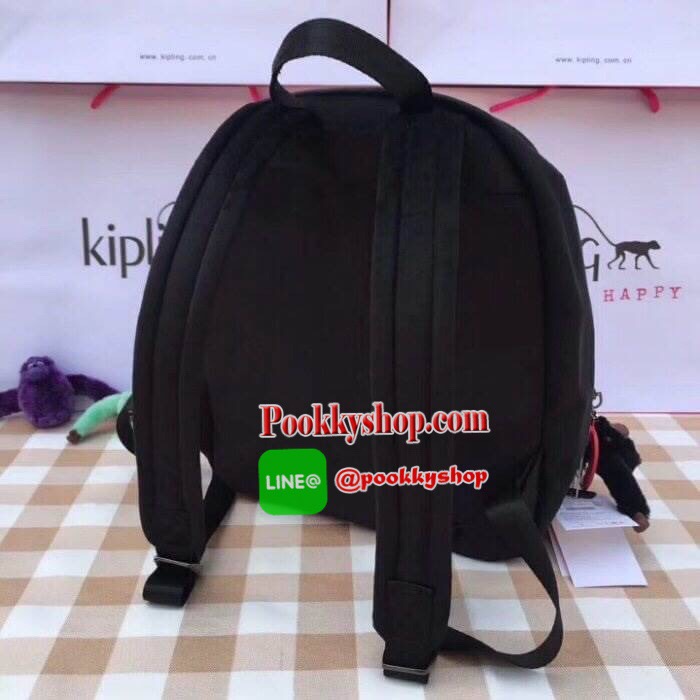 Don’t Miss! Kipling Disney’s Snow White Paola Satin Backpack กระเป๋าสะพายเป้รุ่นหายาก Limited Edition วัสดุ Velvet+Polyester 100% กำมะหยี่สีดำด้านหน้าลายสโนว์ไวท์ลิขสิทธิ์แท้จาก Disney น้ำหนักเบา เปิดปิดด้วยซิปสะดวกใช้หัวซิปแบรนด์สวยดูดี มีช่องซิปด้านหน้า
