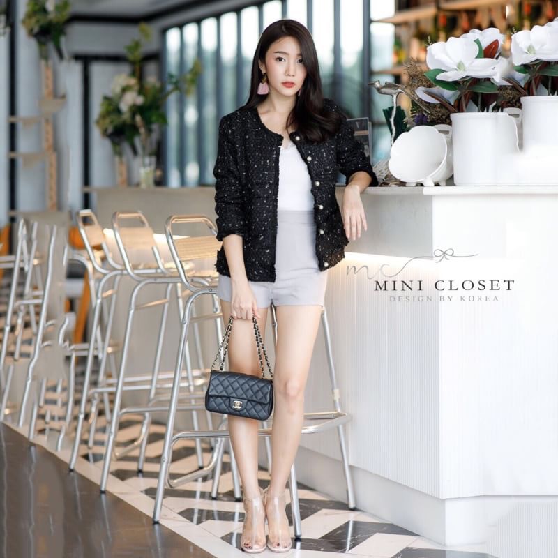 Lady CoCo Pearl Blazer เสื้อคลุมทวีตชาแนลเนื้อผ้าดีสุด มีซับในทั้งตัว ไม่ย้วย กระดุมมุกเลอค่าสุด งานเกรดพรีเมียม แมตช์ชุดเรียบให้ดูหรู งานตัวนี้แม่ค้าขอนำเสนอ ใส่สวยดูแพงมากค่ะ