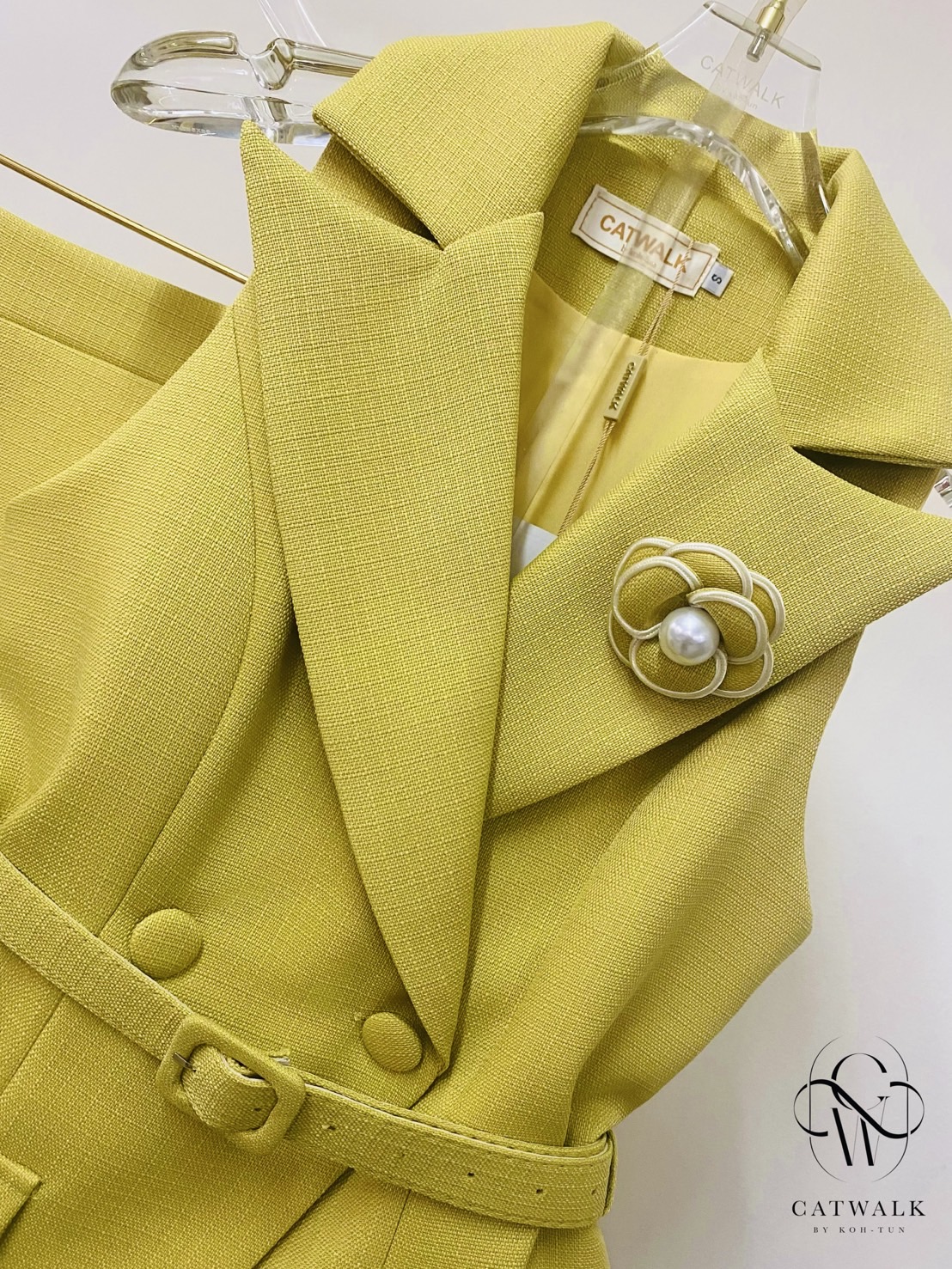 ชุดเซทแฟชั่น เซตสูทแขนกุดเข็มขัด+กระโปรงทรงย้วย เนื้อผ้าเกรดเอ ผ้าทอมีลายในตัว