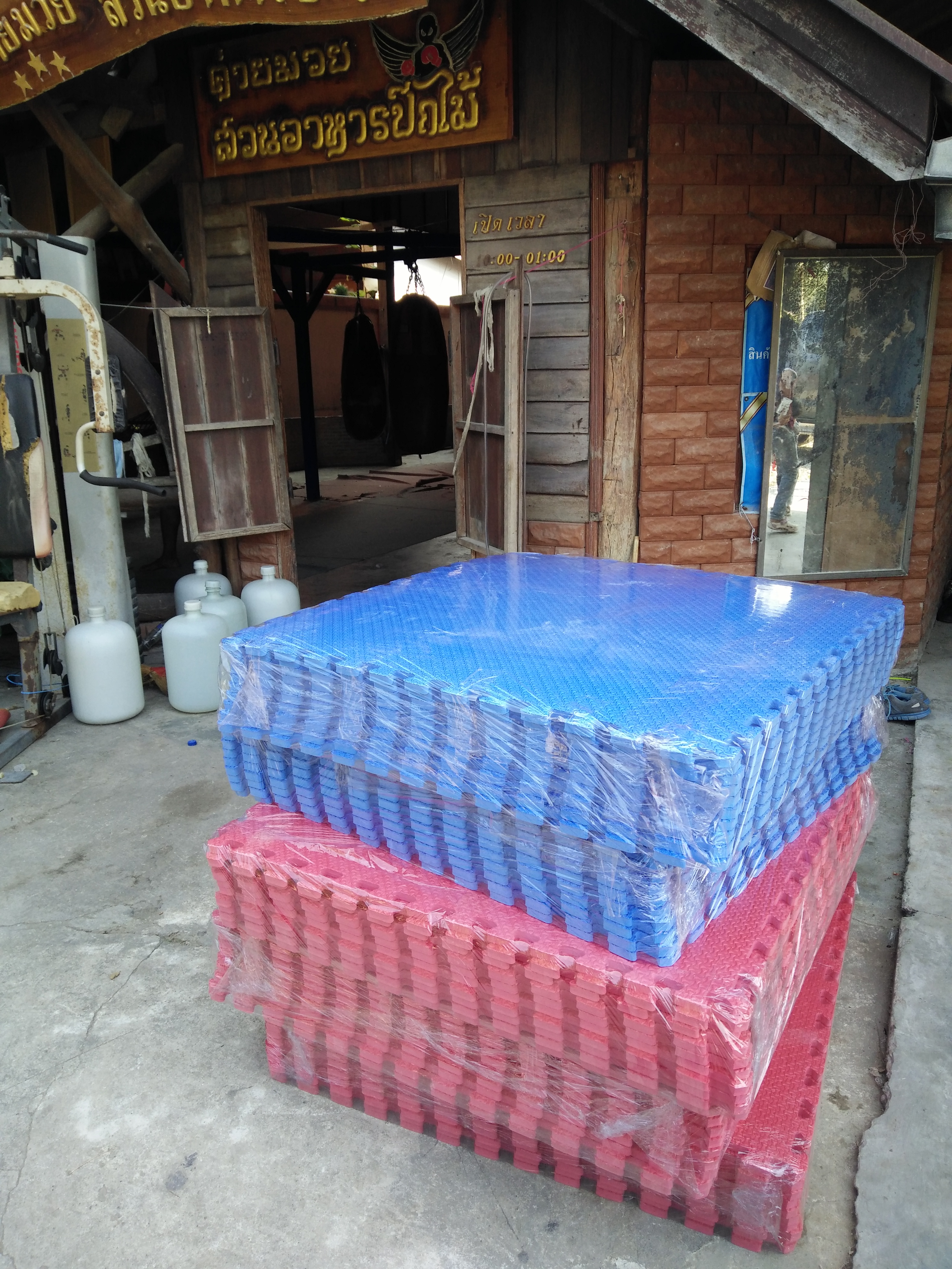 แผ่นยางปูพื้น แบบจิ๊กซอ ขนาด 1 x 1 เมตร หนา 15 มม.