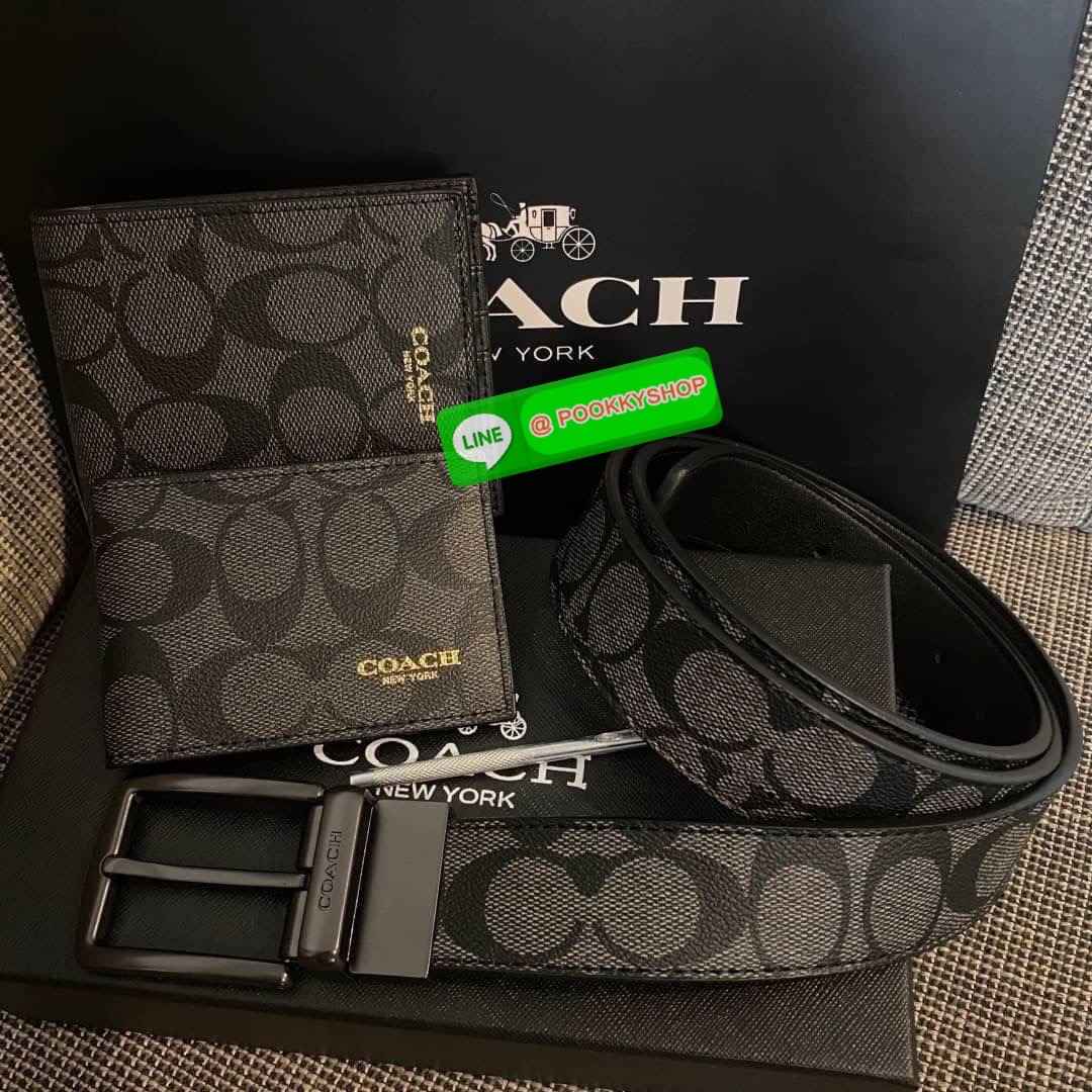 COACH Short Wallet with Belt Set Signature เซทสุดคุ้มค่ะได้ทั้งเข็มขัดและกระเป๋าสตางค์แบบพับ 2 ตอนมีช่องใส่รูปใส่บัตรใส่ธนบัตรแยกเป็นสัดส่วนเหมือนกระเป๋าสตางค์ใบยาวคุณภาพดีตามแบบฉบับของแบรนด์ มาในกล่องแบรนด์สามารถมอบเป็นของขวัญได้ ไอเท็ม Must Have ใครไม่ท