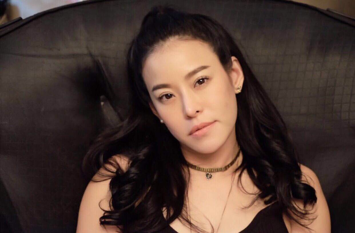 Hi-End Quality !!!! Christian Dior Necklace สร้อยคอดิออ คอเลคชั่นล่าสุด งานสวยคะ ตัวเรือนสีทอง น้ำหนักใกล้เคียงของจริงที่สุด งานอย่างดี มีน้ำหนัก ** ไม่ใช่งานเกรดถูกนะคะ ** สั่งผลิตจากต้นแบบแท้ ดาราเซเลปใส่กันแทบทุกคน ใส่ได้ตลอดไม่ตกเทรน เข้ากับทุกการแต่ง