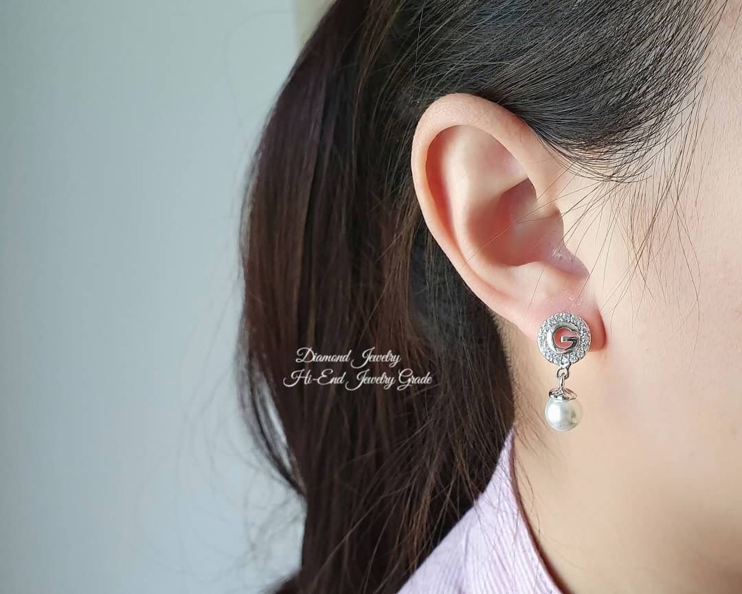 New arrival!!! ต่างหูเพชรประดับมุก ดีไซน์น่ารัก เพชรสวยวิ้งทุกเม็ดไร้ที่ติ ของจริงสวยมากๆๆๆนะคะ แม่ค้า confirm ค่ะใส่ออกมาน่ารักม๊วกๆๆๆ