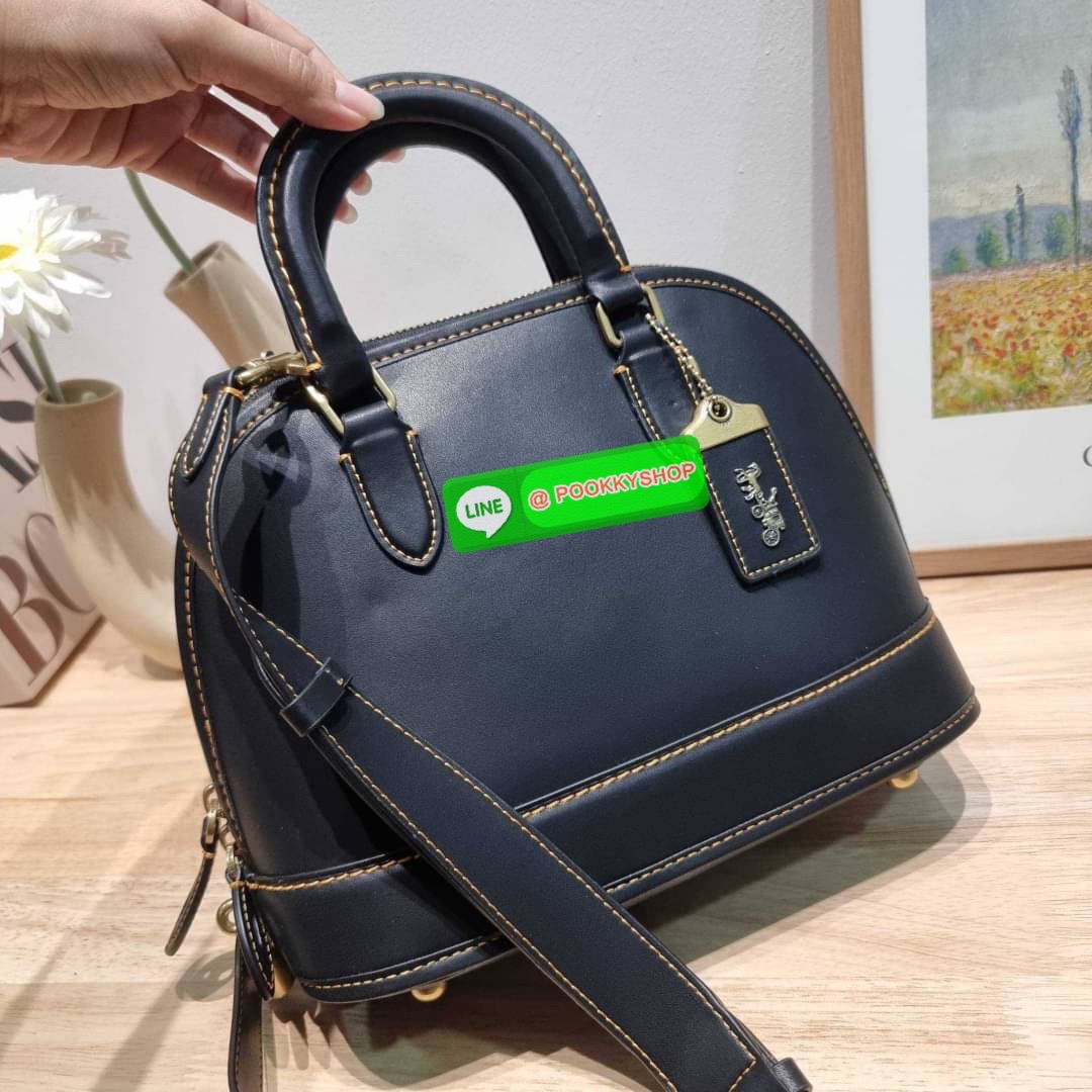 COACH CC411 REVEL BAG ใหม่ล่าสุด พร้อมสวยก่อนใคร กับกระเป๋าทรงโดมรุ่นใหม่ ที่สาวๆอดใจไม่ไหวแน่นอน สวยครบเครื่อง เกินต้านที่สุด รูปทรงคลาสสิค วัสดุหนังแท้เต็มใบ มือจับในตัว เลิศๆกับกุญแจที่ล็อคกันขโมยได้ เปิด-ปิดด้วยซิป ภายในโล่งกว้าง มีสายสะพายครอสบอดี้มา