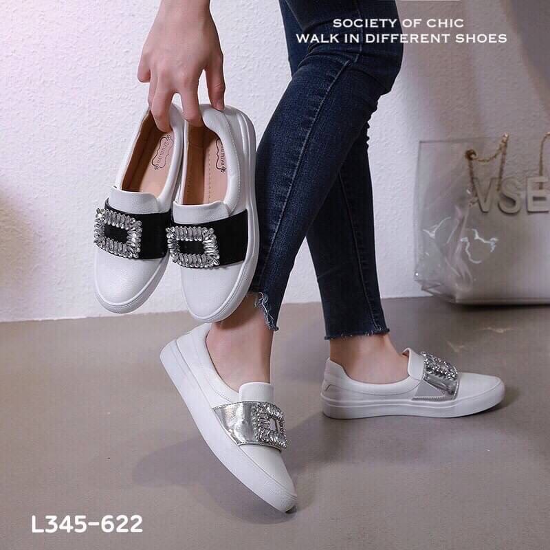 แบบขายดี‼️ รีพีทรอบที่ร้อย😅 ตอบโจทย์ได้ดีในวันที่ไม่อยากส้นสูง แต่ยังอยากดูกริบ เป๊ะปัง สไตล์เซเลป slipper งานใหม่สุดฮ็อต สวยชนชอป หนังนิ่ม แต่งอะไหล่เพชร เพิ่มความหรูดูแพงไปอีก พื้นนุ่มนิ่ม ให้ลุคคุณหนู สวยโดดเด่น ใส่ในเมือง หรือ เดินเล่นชิลๆก็เว