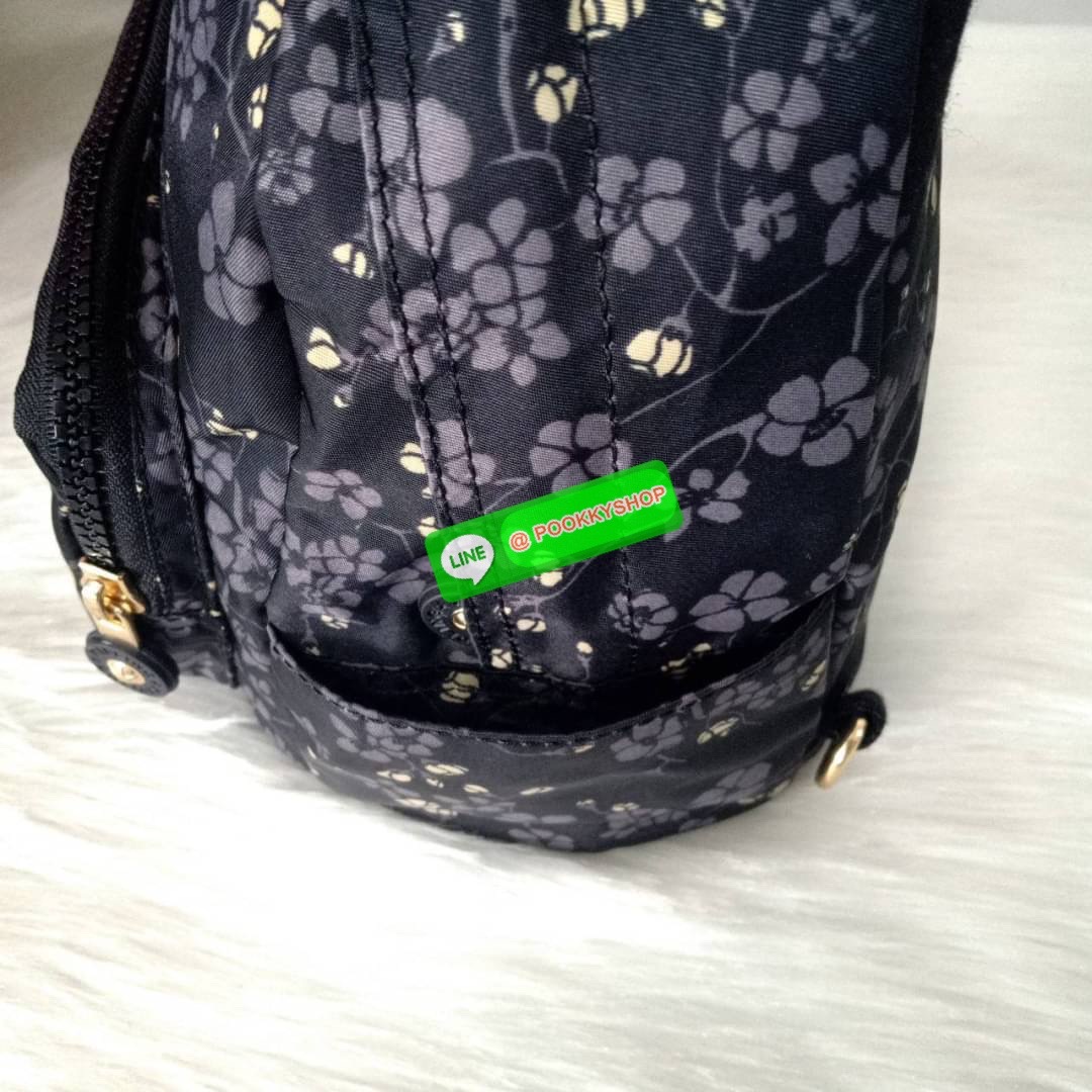 Kipling Basic Mini Backpack กระเป๋าเป้มินิ วัสดุ Nylon +ซับใน Polyester ขนาดใบเล็กระทัดรัด ใช้งานง่าย ด้านหน้ามีซิป pocket สำหรับใส่ของเล็กน้อย ช่องหลักโล่งกว้างใส่ของได้เยอะ พร้อมช่องซิปผนังข้างหลังและช่องแยกสำหรับใส่ของอีกฝั่ง สามารถใช้งานได้ ถึง 3 แบบ