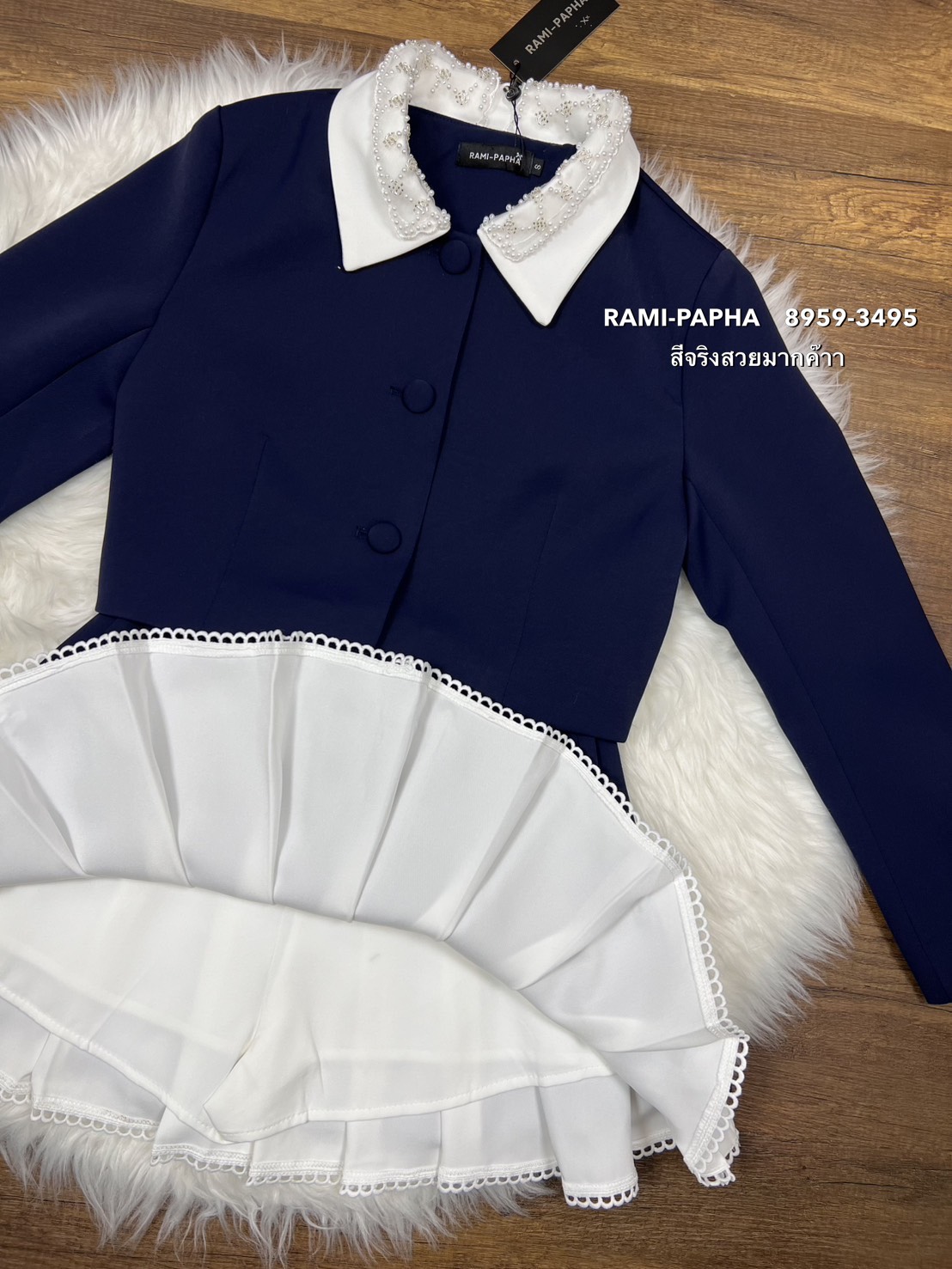 ชุดเซทแฟชั่น เซตสองชิ้นสีกรม คลุมโทนสุภาพ ไหล่มีฟองน้ำเบาๆ ดีเทลปกตัดสีขาวแต่งระบายปักวิ๊ง