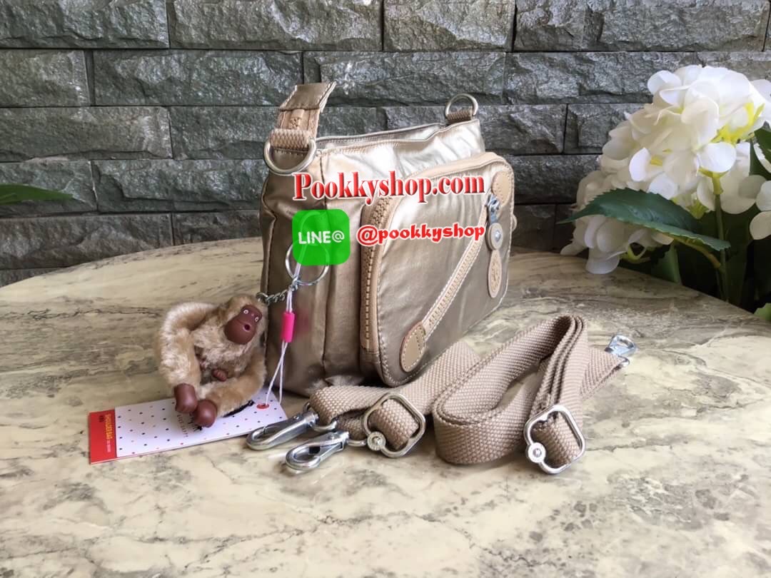 Kipling milos crossbody bag (K13696) กระเป๋าสะพายข้าง crossbody ขนาดกำลังดี มี 2 สาย สายสะพายสั้น ถือเป็นทรงพอรช์(pochette)ถอดเปลี่ยนสลับกับสายยาวได้ มีช่องซิปใช้งาน3ช่อง 2ช่องใหญ่ภายในมีเล็กแยกเป็นสัดส่วน ใส่มินิไอแพค กระเป๋าสตางค์ยาวได้ ด้านหน้ามีช่องซิ