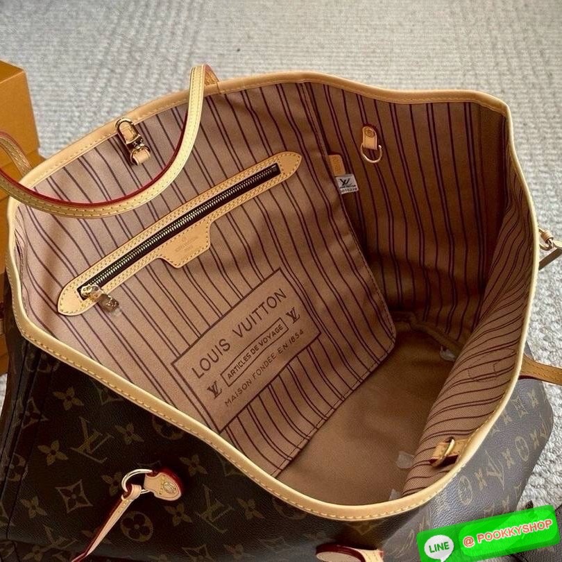 🕊️ พร้อมส่ง | LV Neverfull GM bag กระเป๋าสะพายทรโท้ทใบใหญ่ จุได้แบบไม่จำกัด ไซส์หายากไซส์ตามหา ใหญ่จริงแบบจุใจ มาพร้อมใบลูก สะพายไปเที่ยวต่างจังหวัดคือดีงามมากจ้า หรือจะสะพายไปทำงาน ไปต่างประเทศก็สะดวก ราคาสุดคุ้ม จับจองเป็นเจ้าของได้เลยตอนนี้จัด!