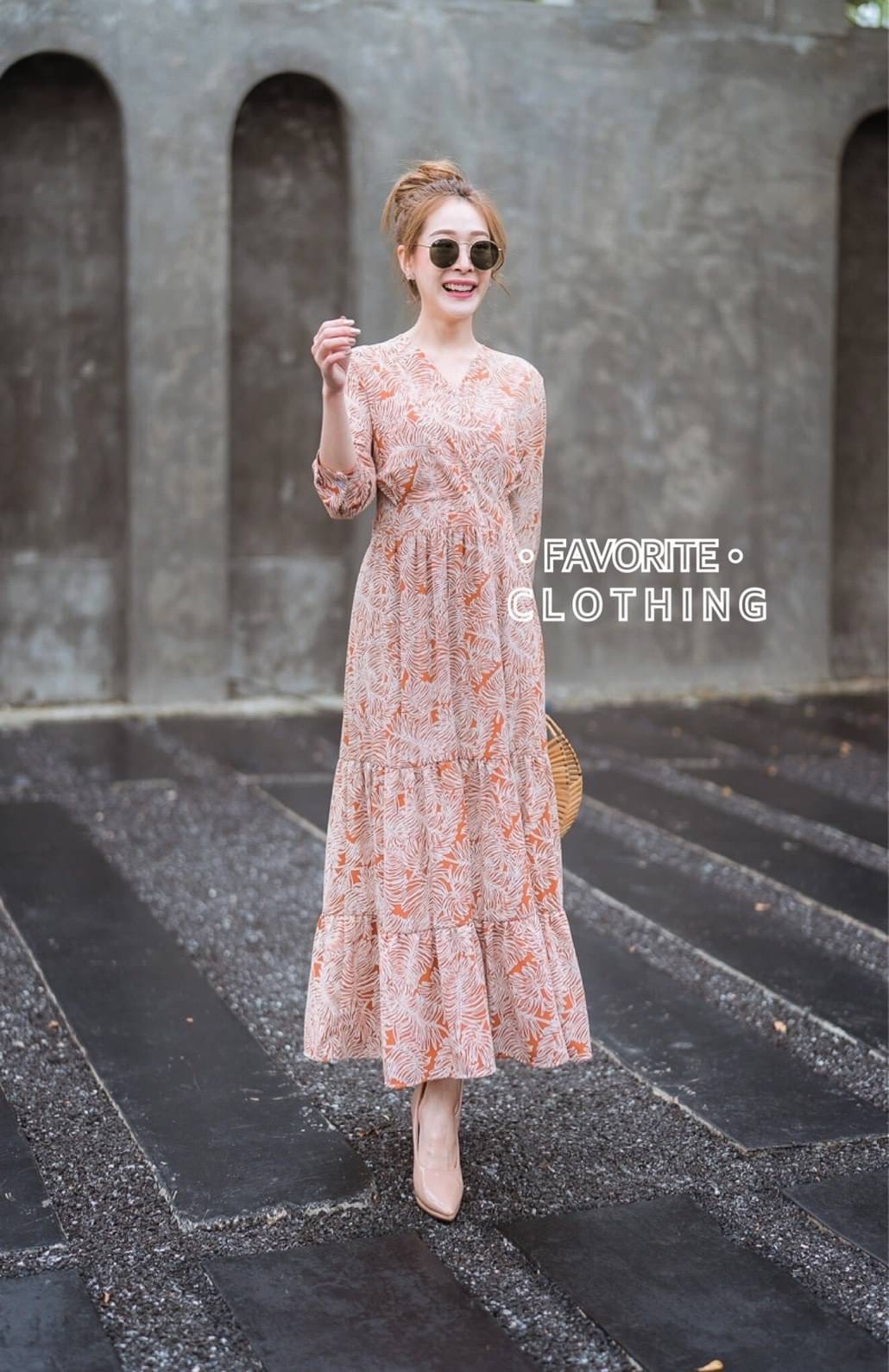 รอบ5มาแล้วค่าาา!!!! ❣️แม็กชี่เดรสคอวี❣️ แม็กชี่เดรสลายดอกคอวีแขนยาว ผ้าพิมพ์ลายดอกคมชัด งานสม็อคเอวด้านหลัง งานจริงสวยมากๆค่ะ แพทเทิร์นสวย ผ้าใส่สบายสุดๆ สาวๆตัวเล็กตัวใหญ่ใส่ได้หมดจ้า รีบจัดด่วนๆเลยน๊าาา