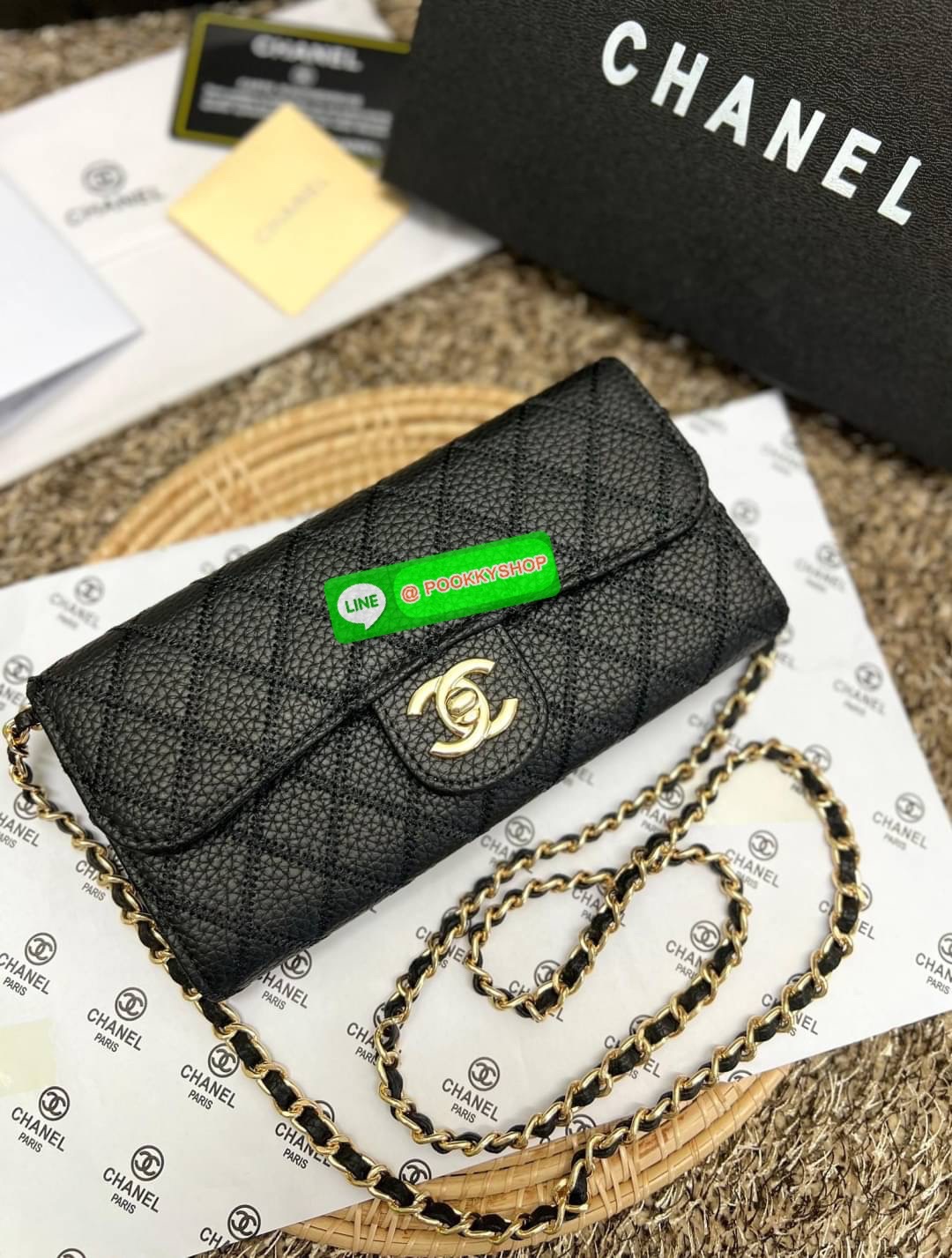New in! สวยกริปมากๆค่ะ สาวๆที่มีบัตรเยอะๆหรือชอบพกเงินสดเยอะๆ แนะนำรุ่นนี้เลยค่ะ ไม่ผิดหวังแน่นอน CHANEL CHAIN WALLET//CLUTCH BAG ((vip gift ตปท)) พร้อมส่ง บอกเลยน้องสวย ไร้ที่ติเลยค่า! กับกระเป๋าสะพายแบบครอสบอดี้ร์หรือถือแบบคลัทเป็นกระเป๋าเงินเก๋ๆได้เลยค