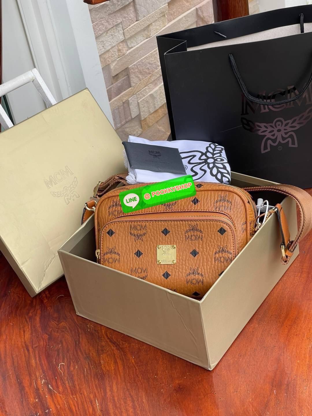 ð MCM KLASSIK CROSSBODY in Visetos( Small )āļāļĢāļ°āđāļāđāļēāļāļĢāļāļŠāļāļāļāļĩāđ Klassik āļāļĩāđāļĄāļĩāļĨāļąāļāļĐāļāļ°āļāļĢāļāļāļēāļĄāļāļ·āđāļ āļāļāļāđāļāļāļŠāđāļāļĨāđāļāļĨāļēāļŠāļŠāļīāļ āđāļāļĢāļāļŠāļĢāđāļēāļāļāļĢāļ°āđāļāđāļēāļāđāļģāļŦāļāļąāļāđāļāļēāļĄāļāļāļāļīāļŠāļĢāļ°āđāļŦāļāļ·āļāļāļąāđāļ āļāđāļēāđāļāđāļāļĨāļ·āļāļāļāļīāļ§āļĨāļēāļĒ Visetos āļāļąāļāđāļāđāļāđāļāļāļĨāļąāļāļĐāļāđāļāļāļmcm āđāļāļāļĩāđāļāļ·āļāđāļāļāđāļāļŠāļāļāļĢāļĩāđāđāļāļāđāļŪāļāļāđāļāļĢāļĩāļāļĩāđāļŠāļĄāļāļđāļĢāļāđāđāļāļāļāļĩ