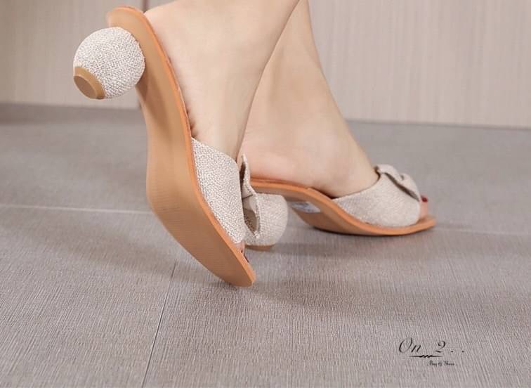 รองเท้าส้นสูง ส้นกลมผ้ากระสอบประดับโบพื้นคิว งานสวยน่ารักมากค่ะ -Premium Quality- วัสดุเกรดดี การันตีคุณภาพค่ะ