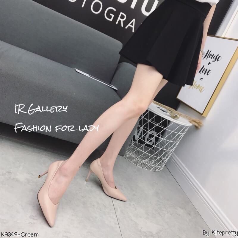 แบบขายดี!!! พร้อมส่ง รังสรรค์ลุคเก๋อย่างมีสไตล์แบบเรียบง่ายไม่หวือหวาด้วยรองเท้าคัทชูวัสดุหนังนิ่มทรงหัวแหลมหน้าวี ส้นหลังเย็บนวมกันกัด สูง 3 นิ้ว แพทเทิร์นสวย มิกแอนด์แมทซ์ได้หลายสไตล์ ไม่อยากให้สาวๆพลาดกันเลยทีเดียวค่า