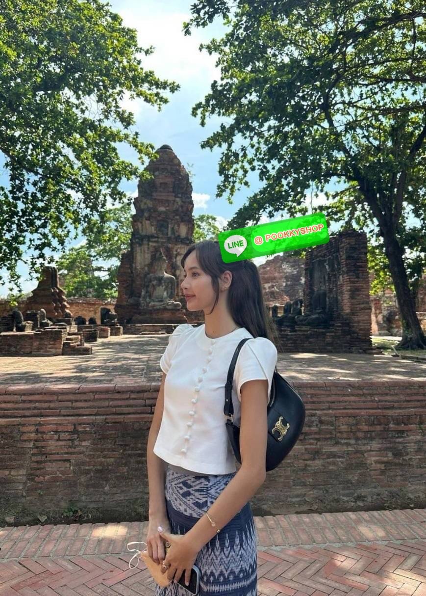 ✴️BEST SELLER!✴️CELINE SHOULDER BAG VIP GIFT WITH PURCHASE (GWP) พรีเมี่ยมกิ๊ฟ Limited Edition จาก CELINE HAUTEPARFUME DUTYFREE COUNTER วัสดุ TRIOMPHE CANVAS รุ่นใหม่ล่าสุดดีไซน์สวยหรู หนังสวยอยู่ทรง ภายในโล่งกว้างและจุสามารถใส่มือถือ กระเป๋