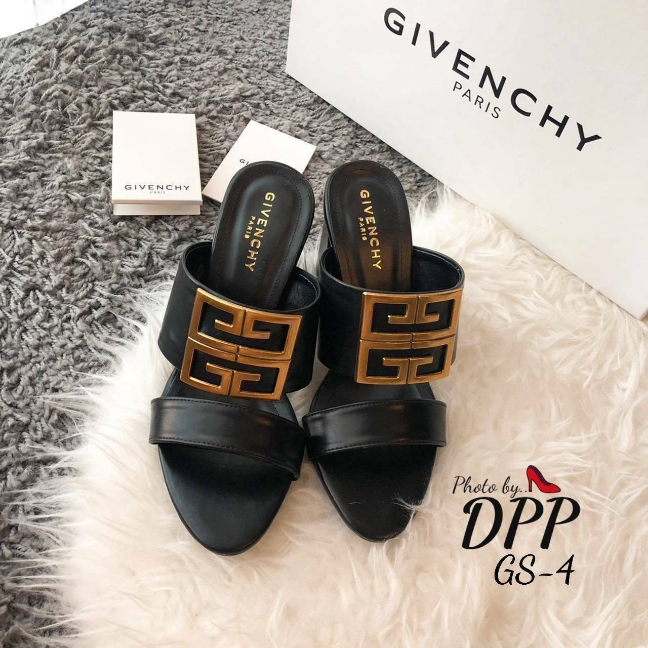 พร้อมส่ง Givenchy ตัวใหม่ ล่าสุดของปีนี้ งานชนช้อป *ปั้มแบรนด์ กล่องเรียบ * รองเท้าส้นตันสูง3นิ้ว ทรงสวม สายคาดหน้า หนังนิ่ม ตกแต่งดีไซน์ด้วยอะไหล่สีทอง งานสวยมากก ดูแพงสุดๆ มาในราคาเบาๆ บอกเลยอย่ารอช้า สั่ง โอน เลยจ้า