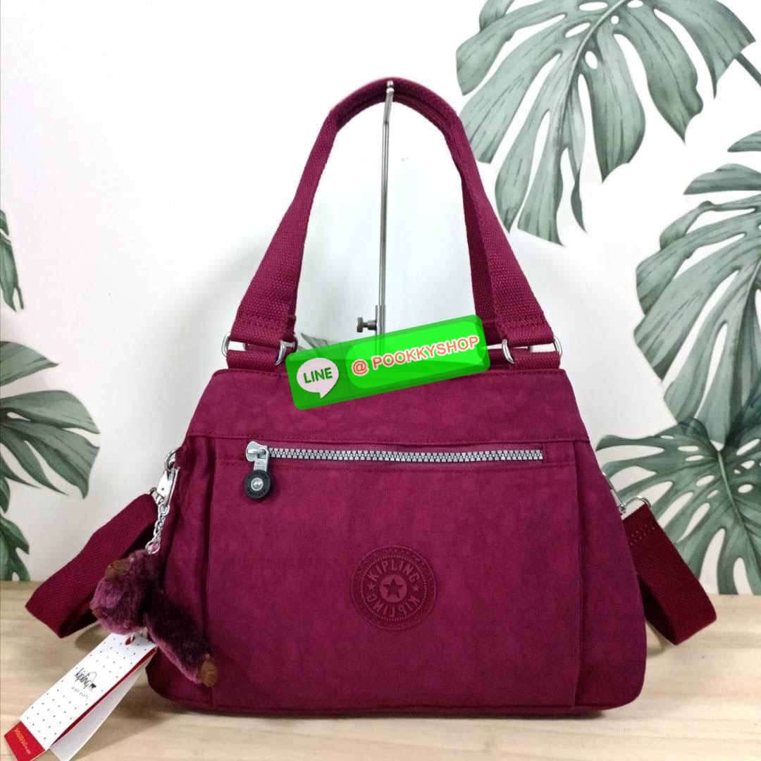 KIPLING ELISE HANDBAG กระเป๋าถือและสะพายไหล่ วัสดุ Nylon +Polyester ขนาดกำลังพอดี จุของได้มาก มีหูจับสองสาย ถือสะดวก น้ำหนักเบา มีช่องซิป ด้านหน้า ช่อง กระเป๋าหลักเปิด-ปิดด้วยซิป มี3 ช่องว่างใส่ของได้จุมากๆ ใส่มือถือได้ กระเป๋าสตางค์ใบยาว และ เครื่องสำอาง