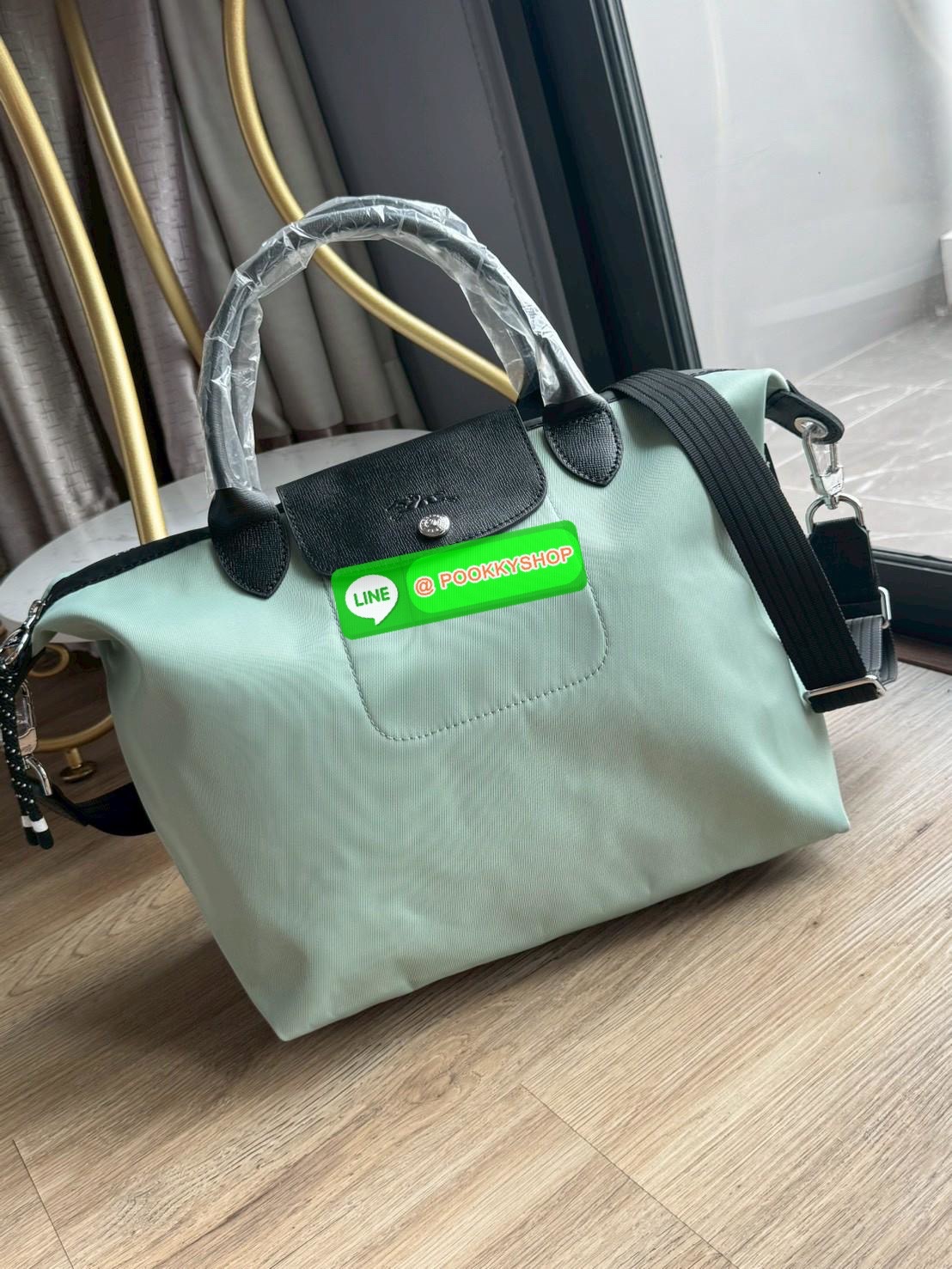 Large 💕Longchamp LE PLIAGE ENERGY L HANDBAG LE PLIAGE รีไซเคิล ECONYLสไตล์สปอร์ต ทันสมัย และใช้งานได้จริง น้ําหนักเบา กระเป๋าใบนี้เป็นเครื่องประดับที่มีเสน่ห์ในอุดมคติที่จะติดตามคุณในทุกกิจกรรมยามเย็นของคุณ มาพร้อมกับสายสะพายไหล่ปรับได้ สามารถพกพา