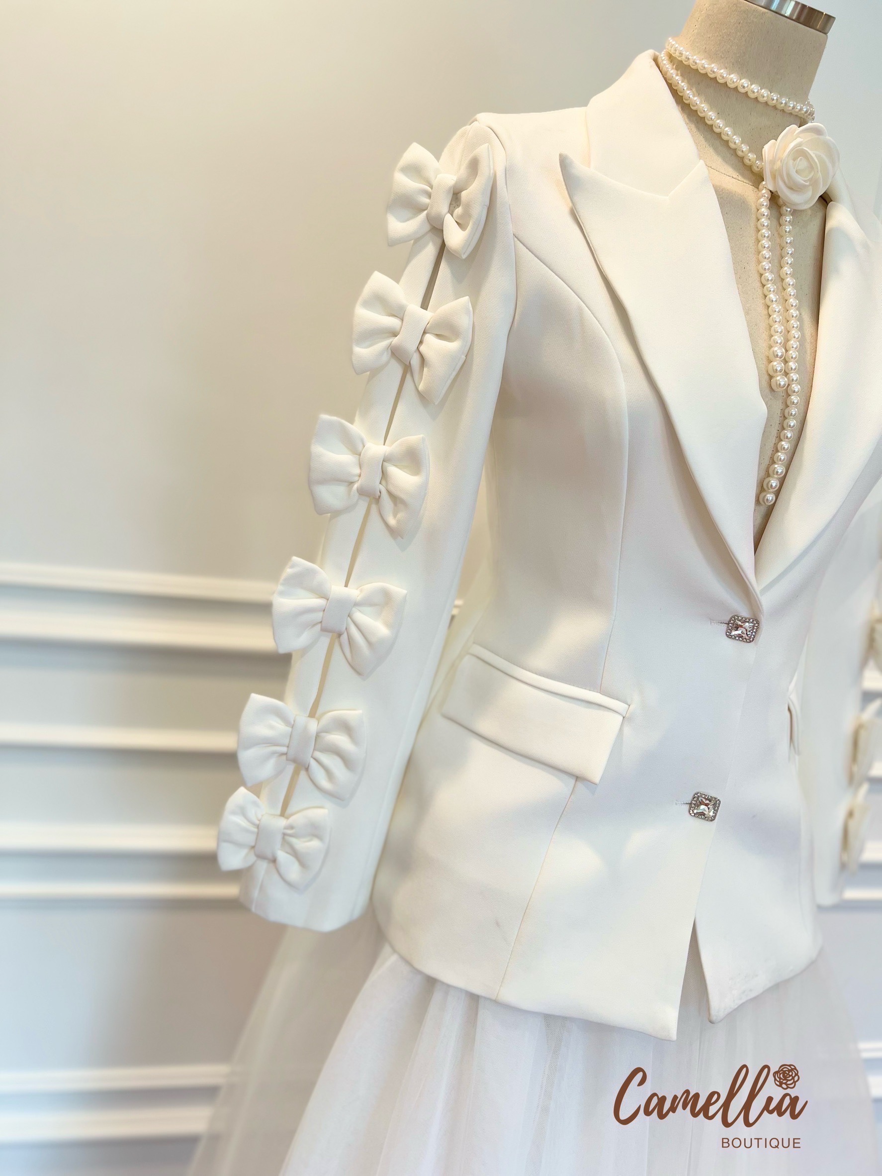 ชุดเซทแฟชั่น ชุดSet เสื้อBlazer แขนโบแต่งกระดุมเพชรด้านหน้า