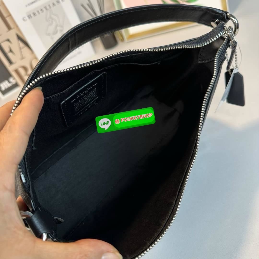 กระเป๋าสะพาย LEWIS IN SIGNATURE CANVAS ( COACH F85696) กระเป๋าหนังลาย C ผ้าใบเคลือบซิกเนเจอร์ พร้อมรายละเอียด หนัง เรียบ] ภายในกระเป๋ามัลติฟังก์ชั่น ปิดด้วยซิป ซับในผ้า