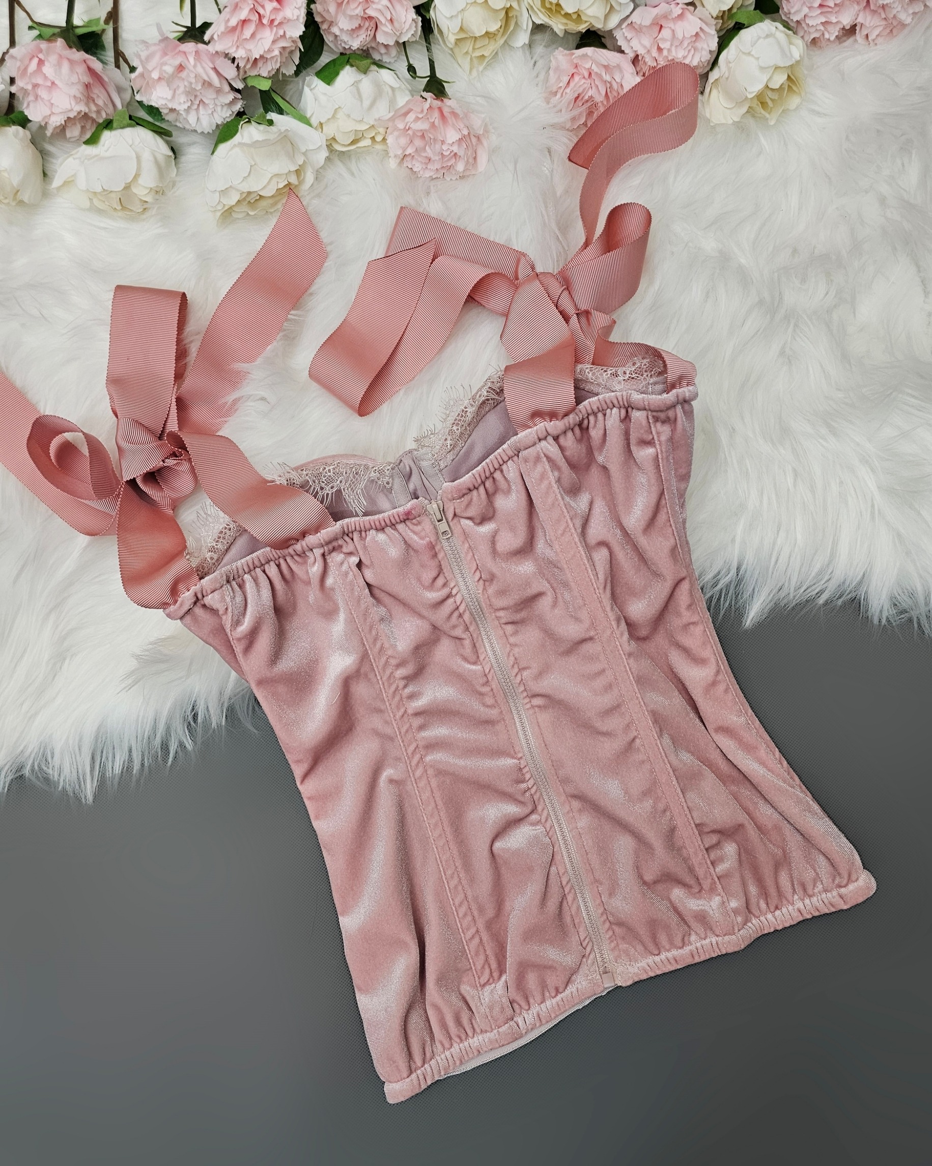 เสื้อแฟชั่น เสื้อสายเดี่ยวสไตล์คอร์เซ็ตบรา ผ้ากำมะหยี่เนื้อนุ่มยืดหยุ่น มีโครงทั้งเก็บและดันทรงสวย