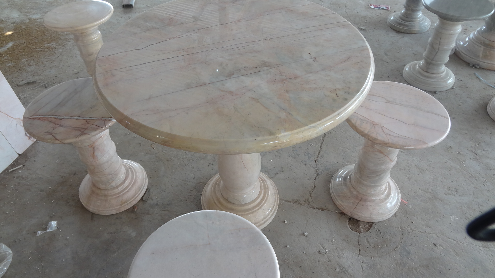 โต๊ะหินอ่อนขนาด 80 เซนติเมตร เก้าอี้ 4ตัว โต๊ะสูง 80 เซนติเมตร