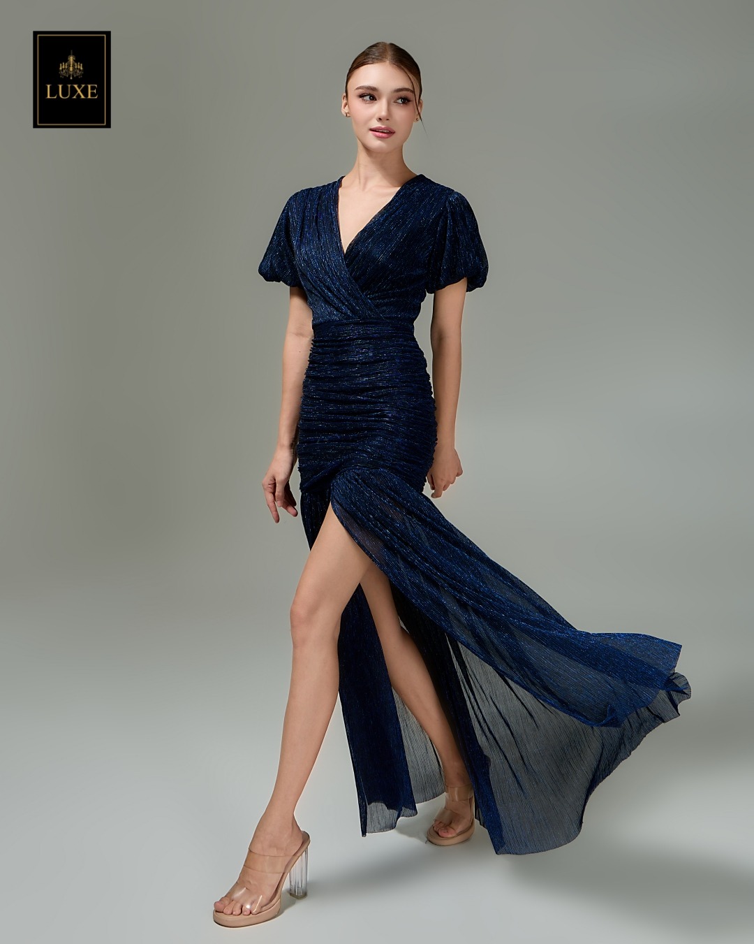 เดรสแฟชั่น แม็กซี่เดรสเสื้อคอวีป้าย แขนบอลลูน กระโปรงรูดเข้ารูปตรงสะโพก