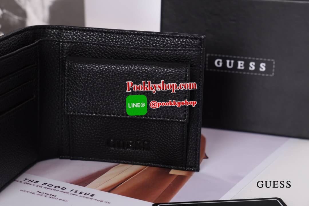 Guess short wallet กระเป๋าสตางค์ใบสั้น ทรงสวย หนังนิ่มมือ น่าใช้ ดีไซน์เรียบหรู ดูแพง ด้านหน้าแต่งโลหะแบรนด์ อะไหล่เงินสวย ตามแบบฉบับแบรนด์ ด้านในมีช่องใส่นามบัตร และธนบัตร และมีช่องสำหรับใส่เหรียญ ใบจริงสวยน่าใช้มาก สาวๆ หนุ่มๆ ห้ามพลาดเลยค่ะ