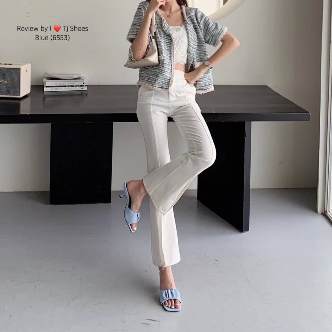 !!! พร้อมส่งรองเท้านำเข้าที่สวยเกร๋ขายดีสุดๆ !!! หนังรุ่นนี้นิ่มมากสวยมาก สวมใส่ง่าย เรียบหรูดูดี ใส่ได้เรื่อยๆ ไม่ตกเทรนด์ แมทกับชุดอะไรก้ดูเก๋ดูแพงมาก ควรมีไว้เป็นคู่โปรด ของจริงงานดีมากสวยมาก ตรงปกแน่นอน เพราะรูปถ่ายจากสินค้าจริง เป็นรุ่นที่แนะนำ รีบสั