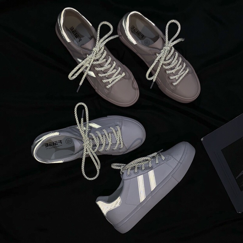 สินค้าขายดี new arrival ผ้าใบเรืองแสงก็มา พร้อมเสิร์ฟจ้า ตัวนี้ห้ามพลาด รองเท้าผ้าใบ แถบข้างเรืองแสงเวลากลางคืน งานเกร๋ๆ งานพื้นนิ่มมากคะ ใส่สบายจะแมตช์กับกางเกง👖หรือกระโปรง👗ก็ได้ค่ะ แม่ค้าคอนเฟริม ห้ามพลาดเลยจ้าตัวนี้แนะนำ อย่าช้ารีบเลย