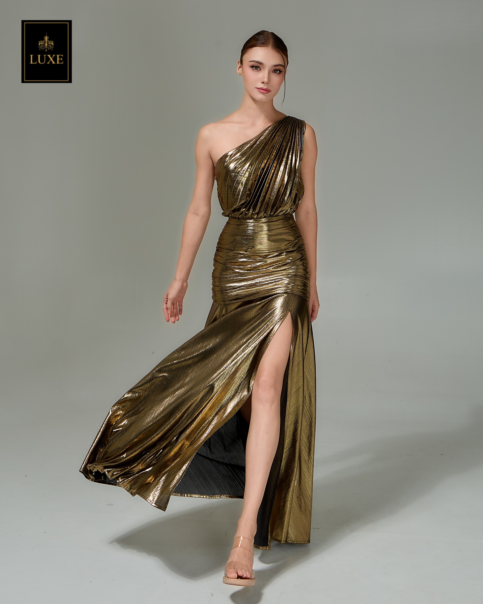 เดรสแฟชั่น แม็กซี่เดรสเสื้อไหล่เดียวอัดพลีท กระโปรงเข้ารูปตรงสะโพก