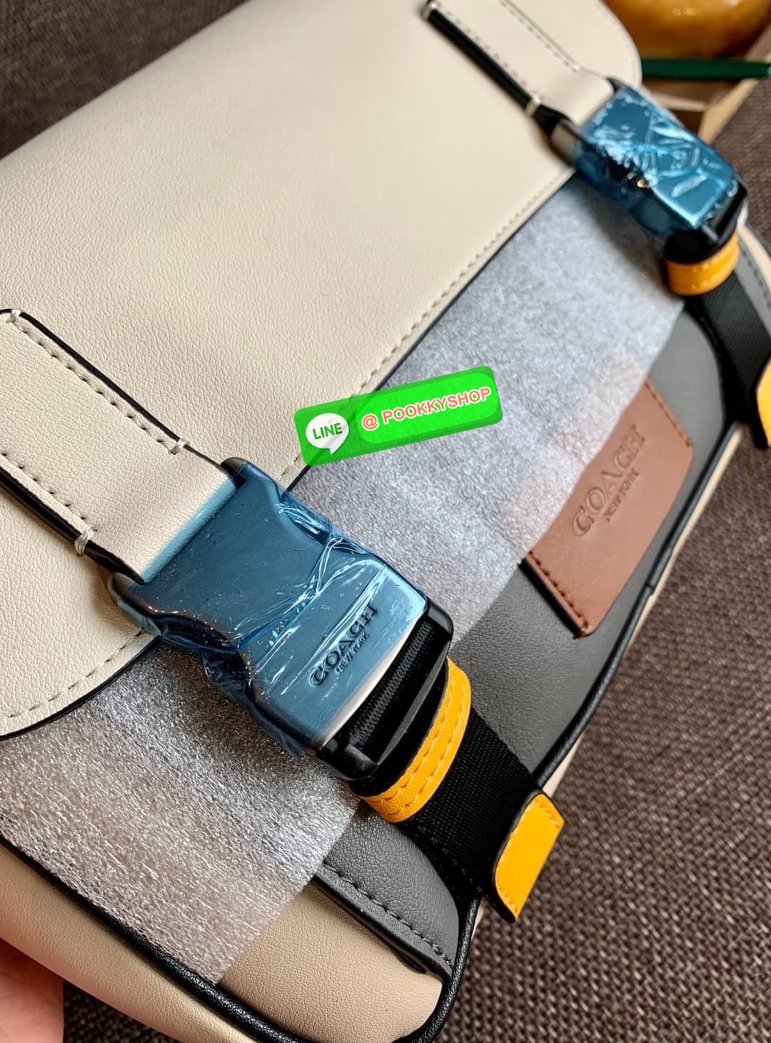 COACH TRACK CROSSBODY IN COLORBLOCK ((4141//4021)) พร้อมส่งที่ไทย ใหม่ล่าสุดค่ะ! กระเป๋าสะพายครอสบอดี้ร์หรือสะพายข้าง หนังแท้ชั้นดีที่สุด หนังนิ่มสวยมากๆค่ะ ด้านหน้าเย็บป้ายหนังโลโก้แบรนด์ เปิดปิดกระเป๋าแบบกดล็อคสองข้าง ภายในมีช่องตอนหน้าหนึ่งช่อง;มีซิปเป