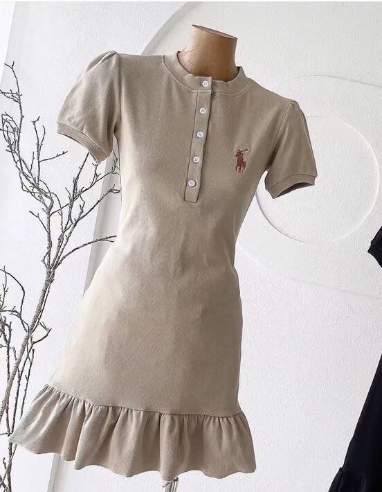 เดรสแฟชั่น เดรสคอปกแต่งกระดุม ลุคสวยสุภาพ แต่ยังแอบมีความคิวท์!