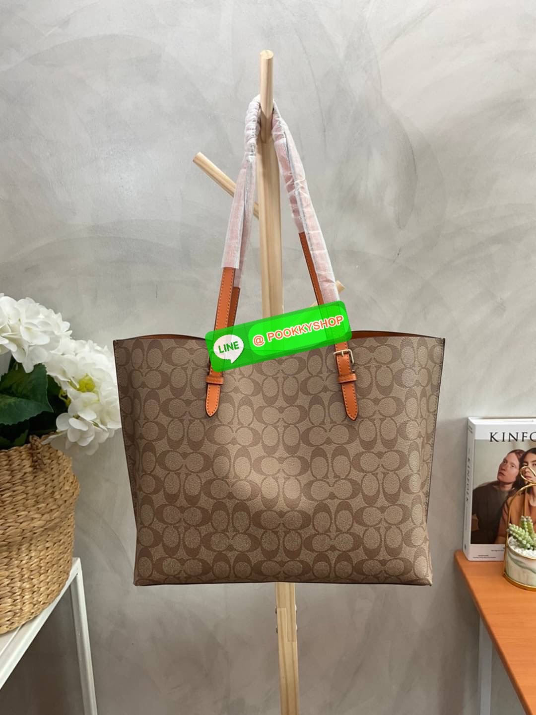 🚚 พร้อมส่ง 🚚 Restock!! รุ่นขายดีที่สุด มากี่รอบก็ขายดีหมดไวทุกรอบ💕 COACH F1665 MOLLIE TOTE IN SIGNATURE CANVAS กระเป๋าสะพายไหล่ Coach ทรง Shopping รุ่นใหม่ คุณภาพดี หนัง pvc หนังนิ่ม ทรงสวย คลาสสิก รุ่นฮิตตลอดกาล ไม่ตกเทรน ภายในแยก