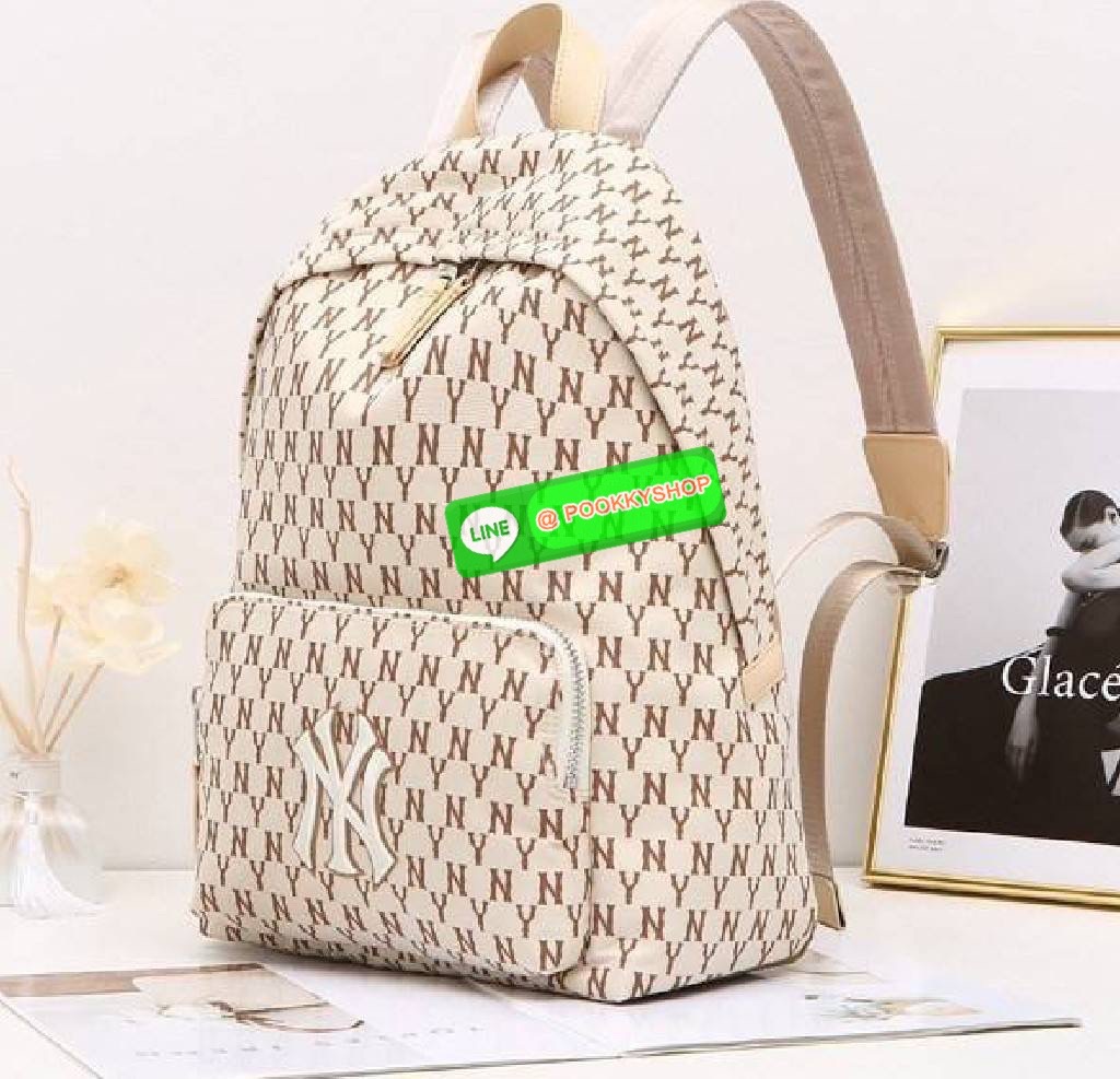 MLB เป้ใบใหญ่จุของได้เยอะมาก เหมาะสำหรับสะพายเดินทางไปเที่ยว หรือสะพายไปเรียนได้นะคะ สามารถใส่ iPad ได้