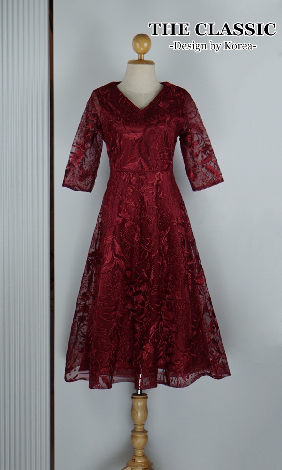 เดรสแฟชั่น เดรสออกงานแขนสามส่วน ใช้ผ้าเนื้อดีปักลวดลายทั้งตัวด้วยไหมเนื้อเงา