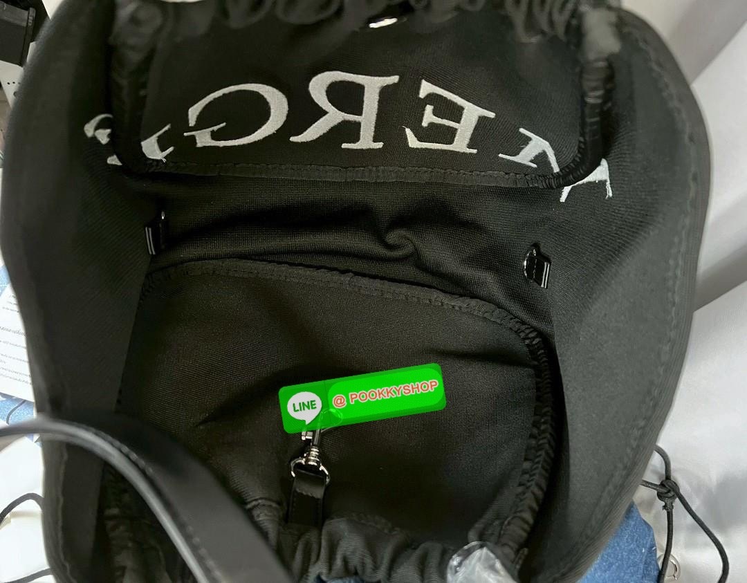 MERGE A DAY MEDIUM BAG 🔖พร้อมส่ง! กระเป๋าหิ้วหรือคล้องไหล่ ทรงสวย วัสดุผ้าทอเทคนิค Flyknit อย่างดี แต่มีน้ำหนักเบา หูหิ้วแบบหนังมีความแข็งแรงในการใช้งานค่ะ ภายในโล่งกว้าง ใส่สัมภาระได้เยอะค่ะ