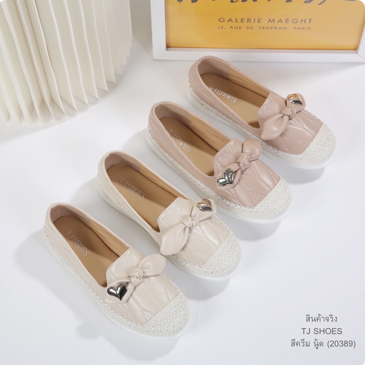 พร้อมส่งแบบใหม่มาแรง รุ่นนี้เป็นงานสั่งทำพิเศษ คุณภาพดีมากๆ - หนังรุ่นนี้นิ่ม นิ่มมากนิ่มสุดๆ - พื้นบุนวมนิ่มใส่นุ่มสบายมาก น้ำหนักเบา - ใส่นุ่มเดินทั้งวันได้สบายมากๆ - สวยใส่ง่าย แมทได้กับทุกชุด ใส่ได้ตลอดไม่ตกเทรนด์ - ส้นเกรดพรีเมี่ยมกันลื่นอย่างดี