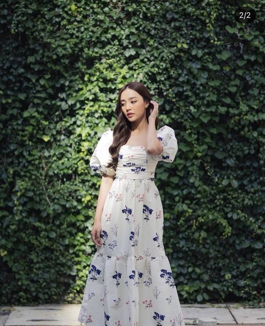 เดรสยาวเเเขนสั้นพองๆ กระโปรงต่อริ้วระบายยาวหนึ่งชั้น ใส่สวยมากๆ ดูดีเหมือนเซเลปเลยค่ะ สวยเปะเวอร์ ใส่เที่ยว ใส่ได้หลายโอกาส จัดด่วนนนๆ ชุดสวยหมดเร็วนะคร๊า สั่งก่อนสวยก่อน!!