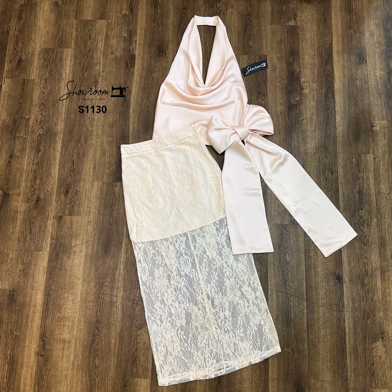 ชุดเซทแฟชั่น เซ็ตเสื้อคอถ่วงชายผูกเอว มาพร้อมกระโปรงลูกไม้ซีทรูทรงเข้ารูป