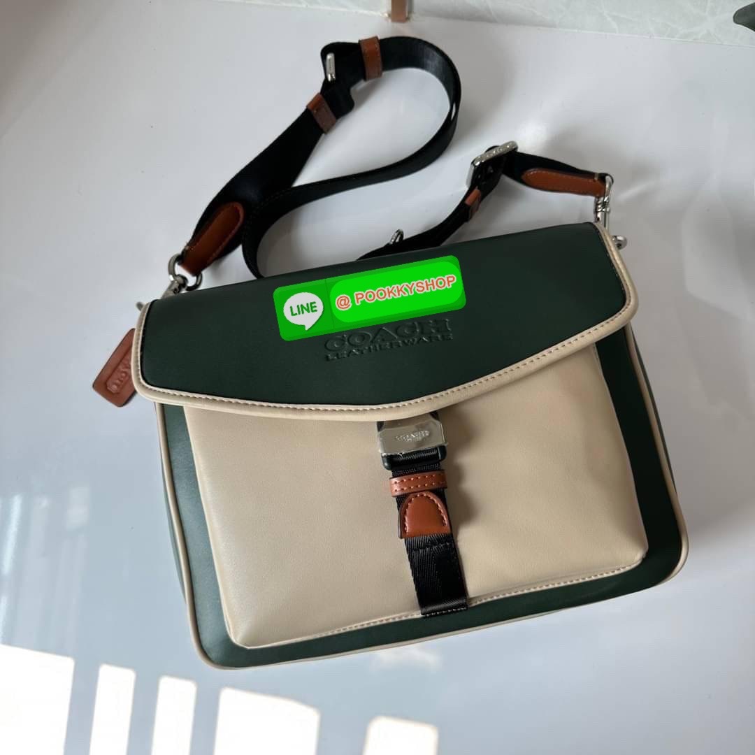 COACH CHARTER MESSENGER IN COLORBLOCK (CH755) กระเป๋าสะพายข้างผู้ชายคอลเลคชั่นใหม่ วัสดุหนังแท้ทั้งใบ เปิดปิดกระเป๋าแบบตัวกดล็อค ด้านในมีช่องหลัก 2 ช่อง ด้านหลังมีช่องซิป 1 ช่อง สายสะพายปรับระดับได้ รุ่นนี้สะพายไปเที่ยวหรือสะพายไปทำงาน ดูดีมากค่ะ