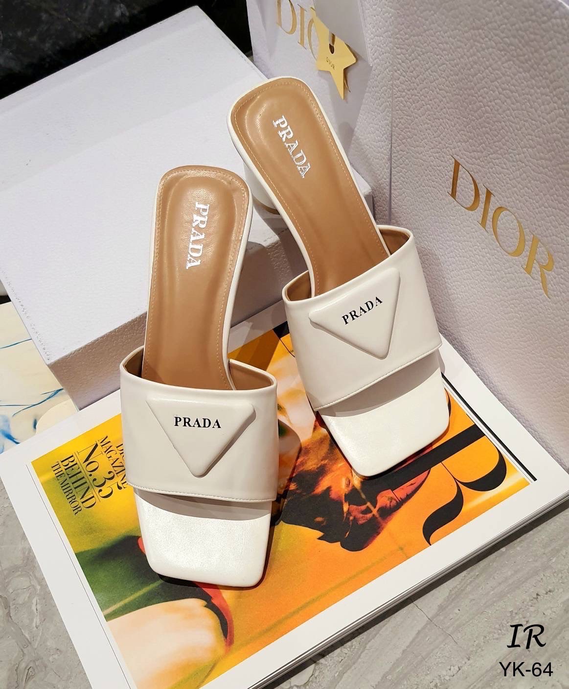 แบบขายดี!!! พร้อมส่ง Prada รุ่นใหม่ปังมากจ่ะแต่งโลโก้แบรนด์ พื้นหนางานดีเดินไม่เยกเยก ปั้มแบรนด์ ส้นกระบอกกบม 2.5 นิ้ว ใส่สวยมากค่าช่วงนี้