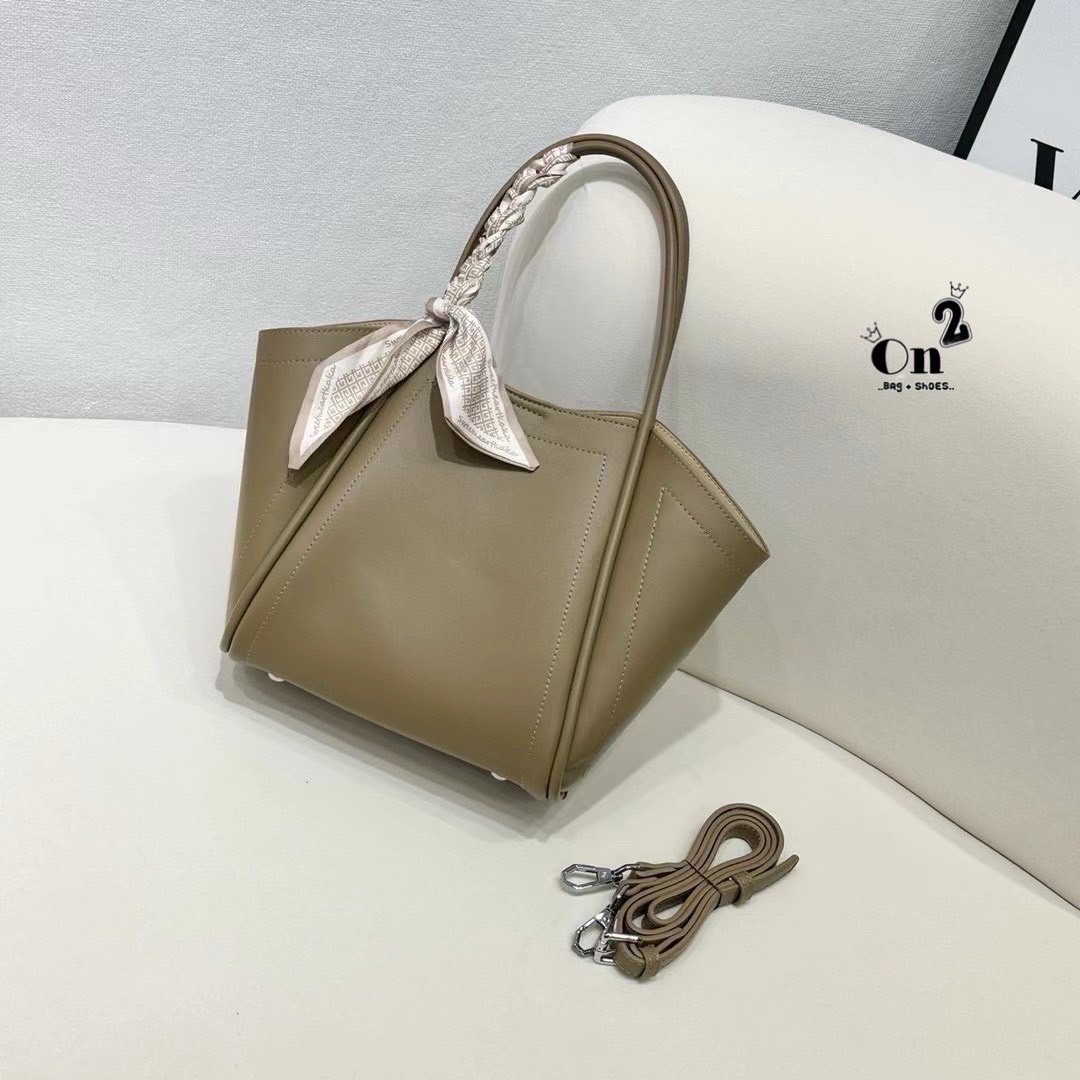 📣 Classic Working PU Bag 🔥 ▪️กระเป๋าสะพายไหล่ &สะพายข้าง ประดับริบบิ้น วัสดุเป็นหนัง PU Premium มีสายยาวให้ 1 เส้น ทรงสวยมากก❤️