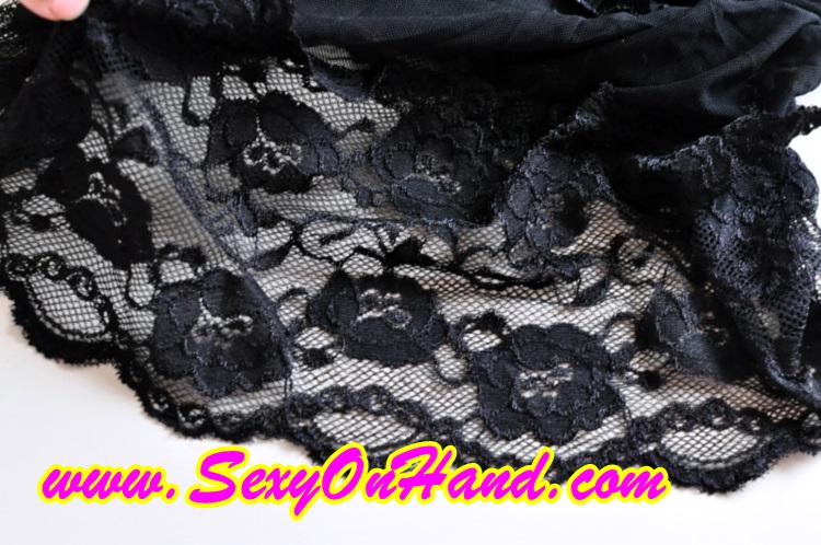 ชุดนอน เซ็กซี่ ชุดซีทรู ชุดนอน สายเดี่ยว ชุดยั่วน้ำลาย ชุดลูกไม้ เนื้อผ้าบางเบา สีดำ ผ้าลูกไม้ นุ่ม เกรด AA แต่งแถบลูกไม้ช่วงอก พร้อมโครงเหล็กซ่อนด้านในเพื่อช่วยเน้นช่วงเนินอก ขอบล่างแต่งแถบลูกไม้ กว้าง4-5 นิ้ว เพิ่มความเซ็กซี่ มากๆ สวยหรู เหมือนในรูปเ