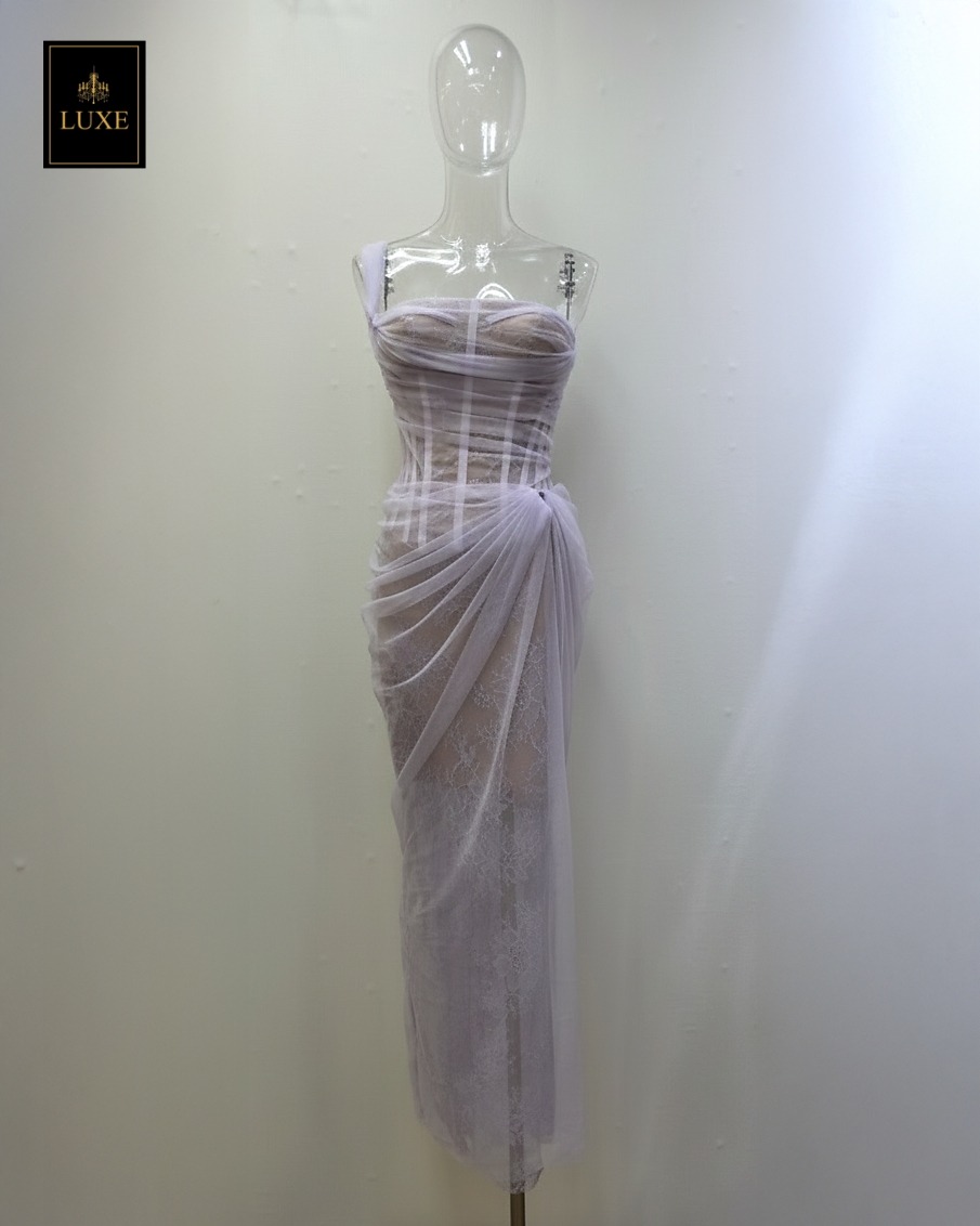 เดรสแฟชั่น เดรสเสื้อเกาะอก มีโครงแบบคอร์เซ็ต ซ้อนทับด้วยผ้าเน็ตจับเดรป กระโปรงจับเดรป